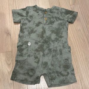 Carter’s green short sleeve romper